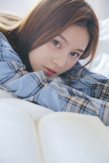 男朋友用手伸进下面